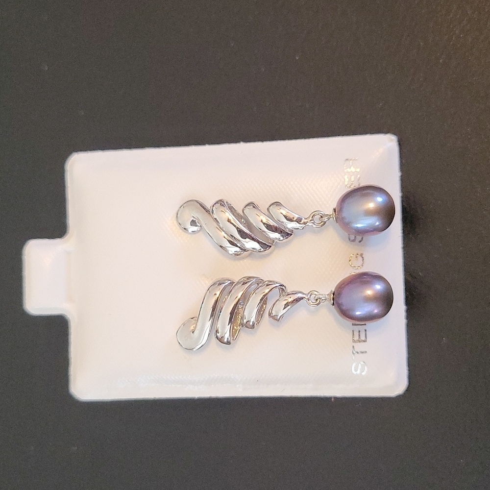Pearl dangle earrings